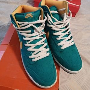 Nike SB Dunk High Pro